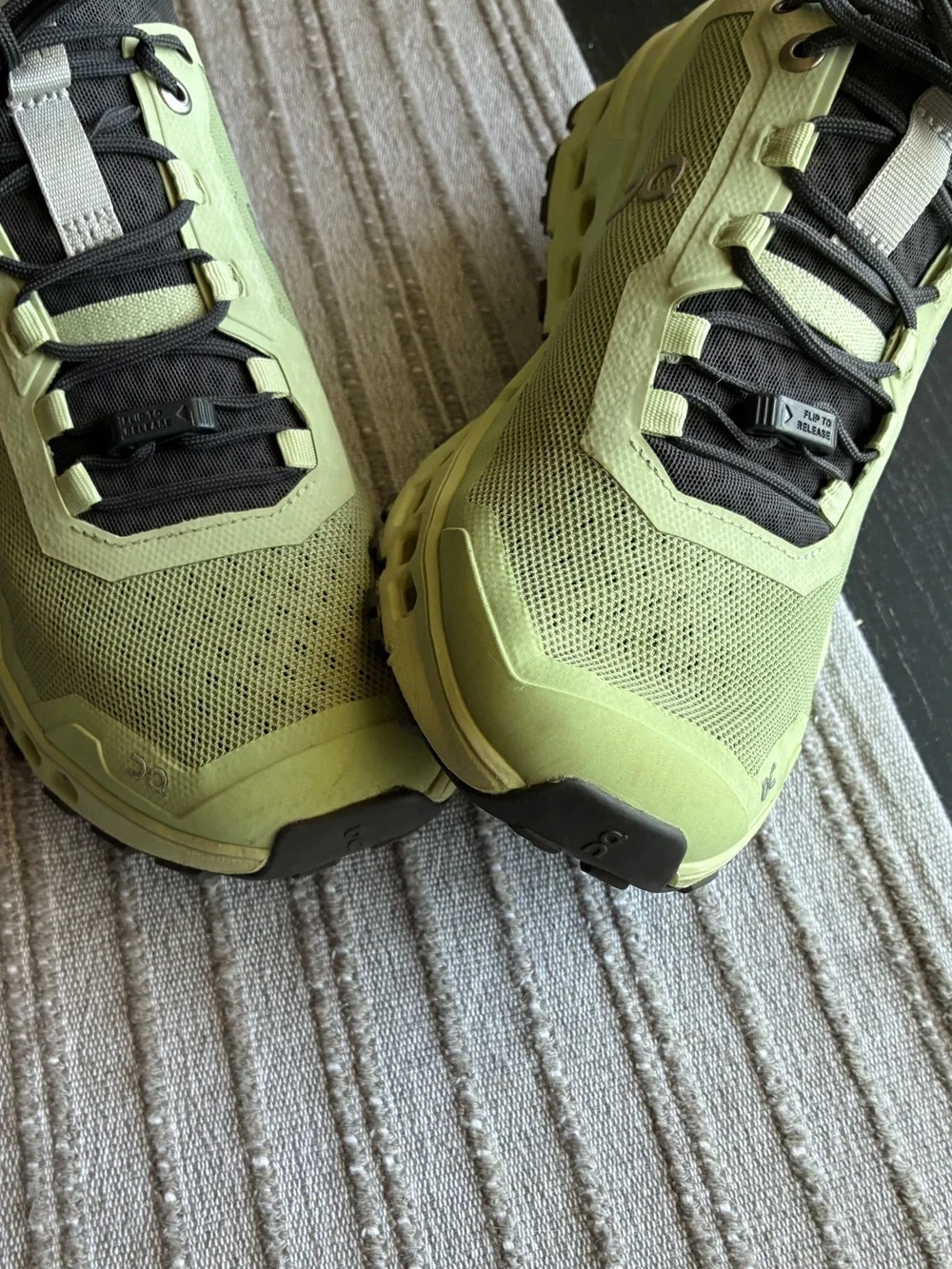 On Running Cloudultra mint/black women’s trail shoes.
